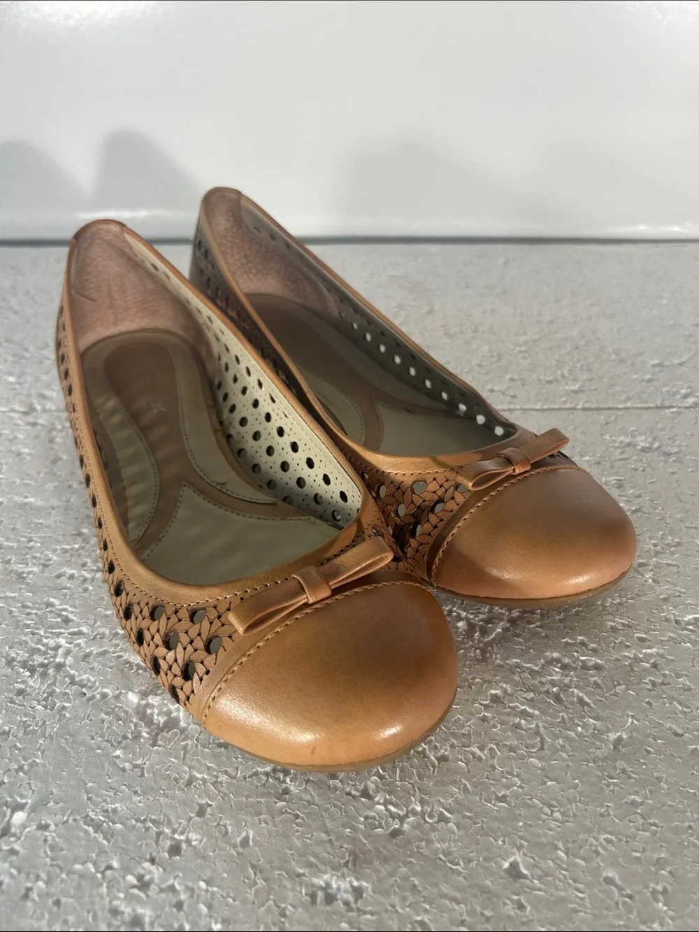 Naturalizer SZ9 Diara Tan Leather Ballet Flats Bow Cane Details Old Money Staple